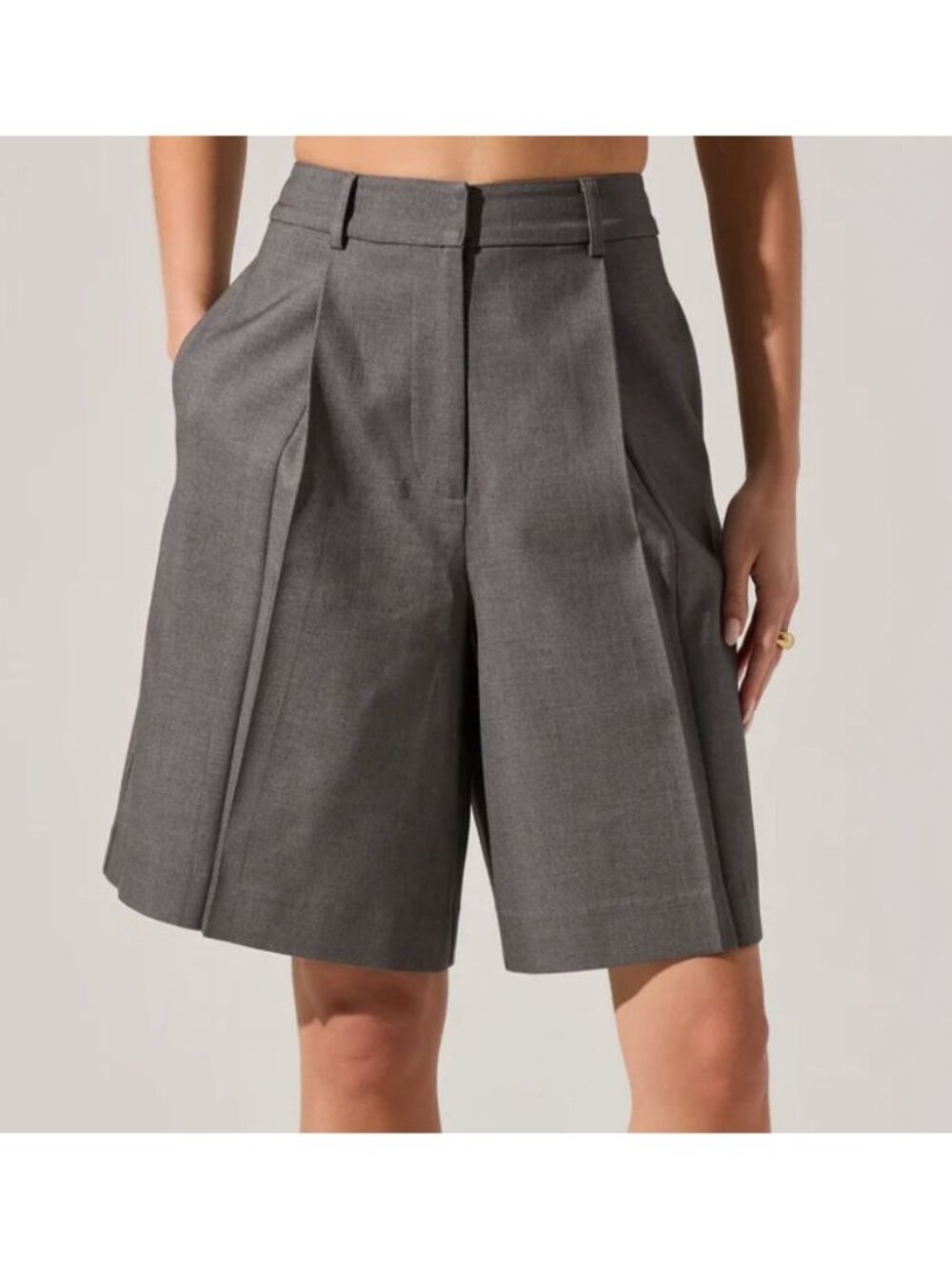 ASTR The Label Quillie Pleated Tailored Bermuda Shorts Grey Size Medium